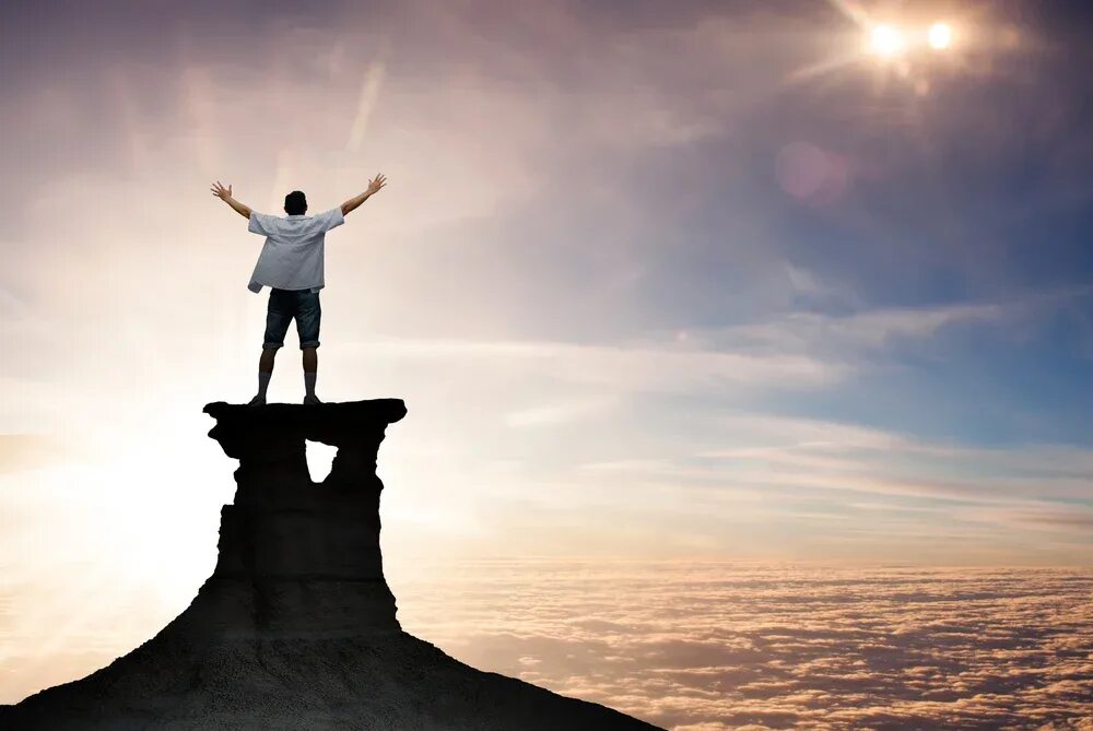 Человек на вершине горы. Картина успеха. Below success. Аватарка уверенность в своих силах. Achieve success.