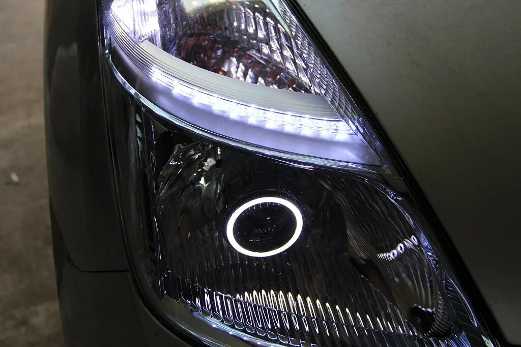 Купить фары приус. Фара Тойота Приус 20. Лед фары на Приус 20. Фары Toyota Prius 20 ангельские. Led фары на Toyota Prius 20.