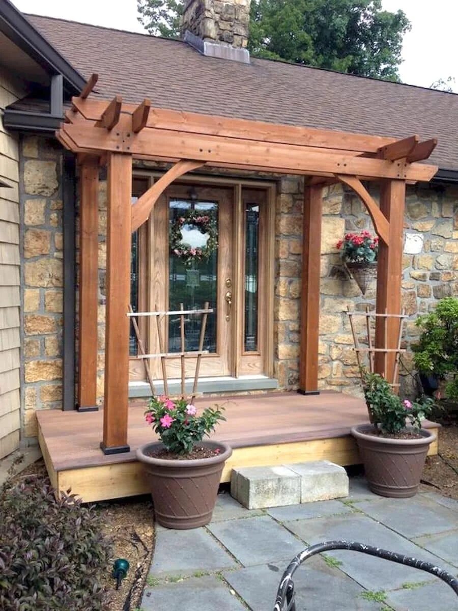 Крыльцо тимбер фрейм. Крыльцо навес из дерева. Навечыиз дерева над крыльцом. Деревянный козырек. Крыльцо тимбер фрейм.