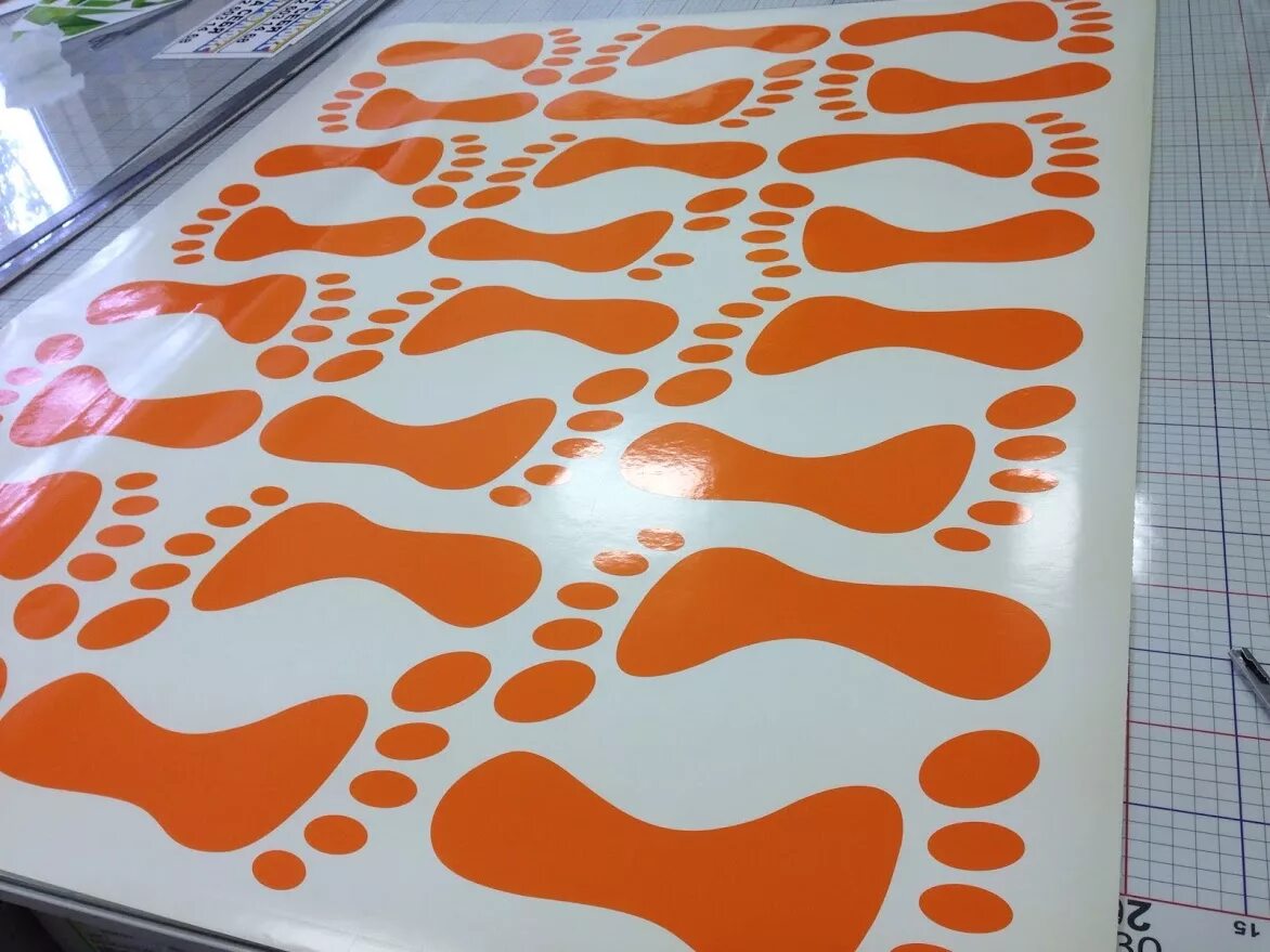 Плоттерная резка реклама. Реклама плоттерная резка пленки. Для плоттерной резки. Плоттерная резка самоклеящейся пленки. Плоттерная резка пленки.