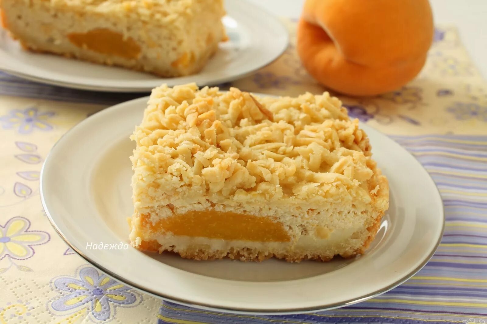 Пирог с персиками консервированными. Песочный пирог с консервированными персиками. Пирог с нектаринами. Персиковый тарт татен. Песочный пирог с консервированными персиками.