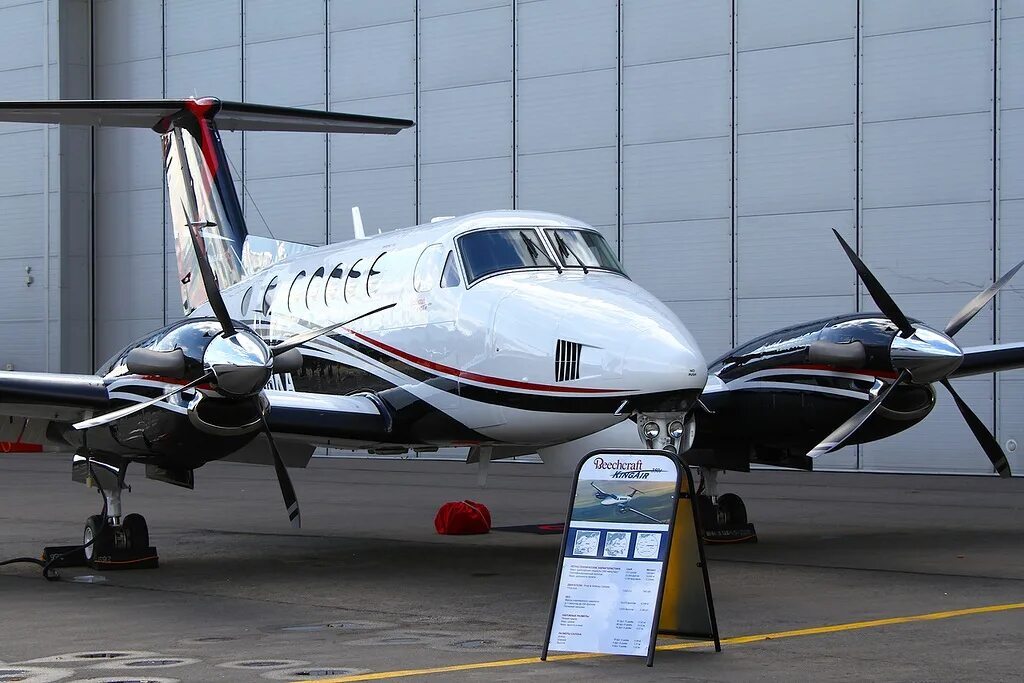 Аир 250. Бичкрафт Кинг Эйр. Бичкрафт Кинг Эйр 250i. Beech King Air 250. Beechcraft super King Air 250.