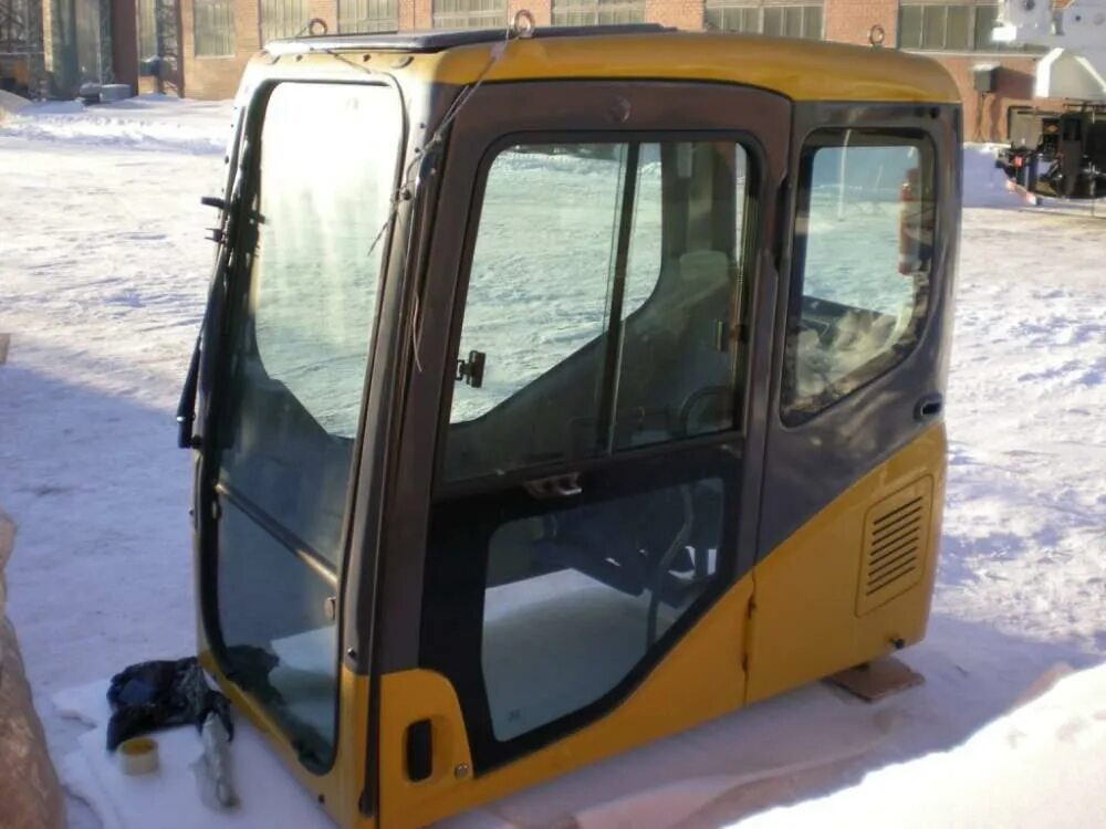 Купить кабину экскаватора. Кабина Komatsu pc300. PC 300 Комацу кабина. Кабина Komatsu pc200-7. Кабина экскаватора Комацу.