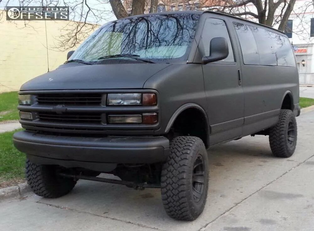 Custom express. Chevrolet express 2001. chevrolet express 3500 off road. chevrolet express lift kit. chevrolet van 2001.