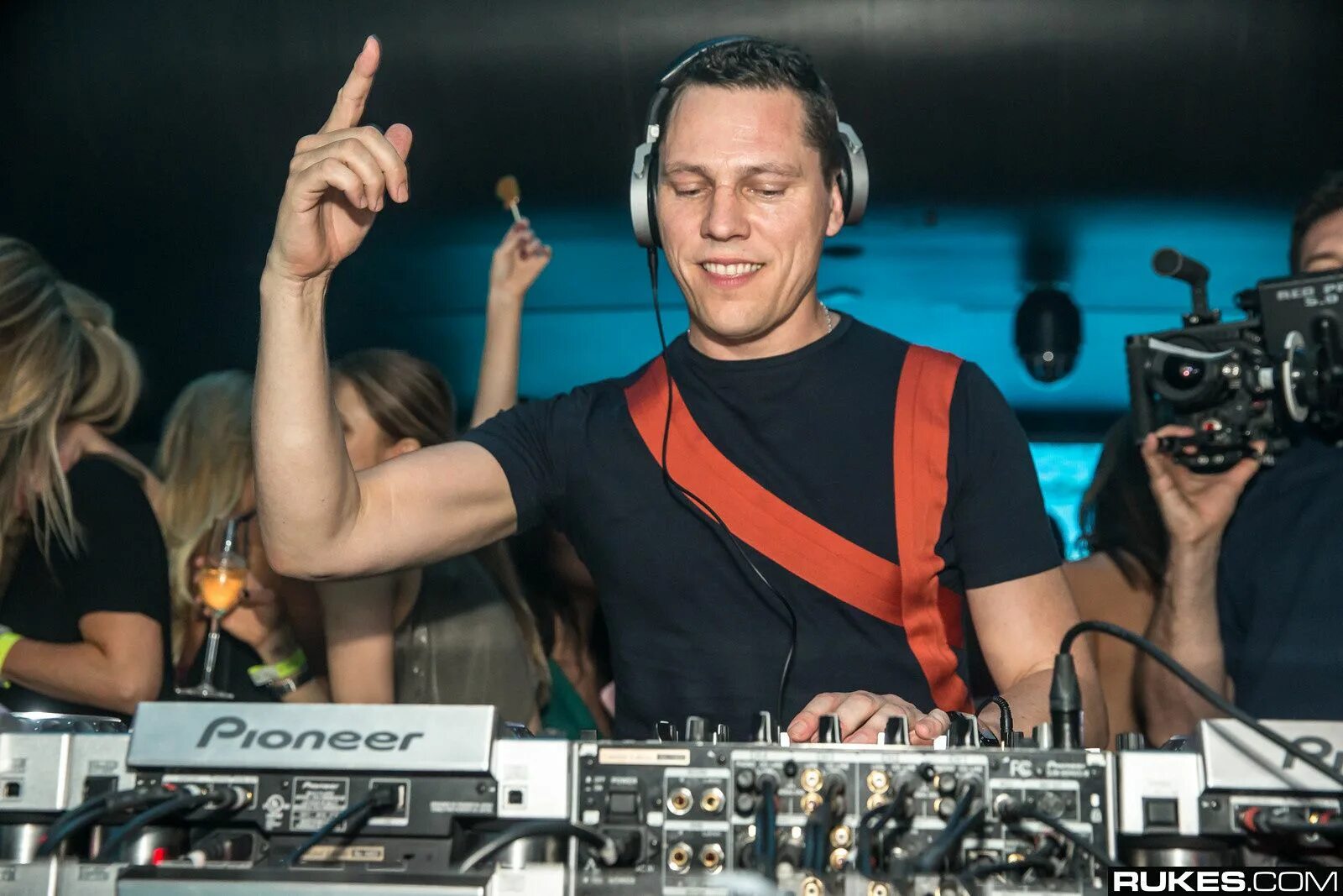 Both tiesto feat 21. Tiësto в молодости. Голландский диджей Тиесто. Тиесто 2001 год. Tiesto 2005.