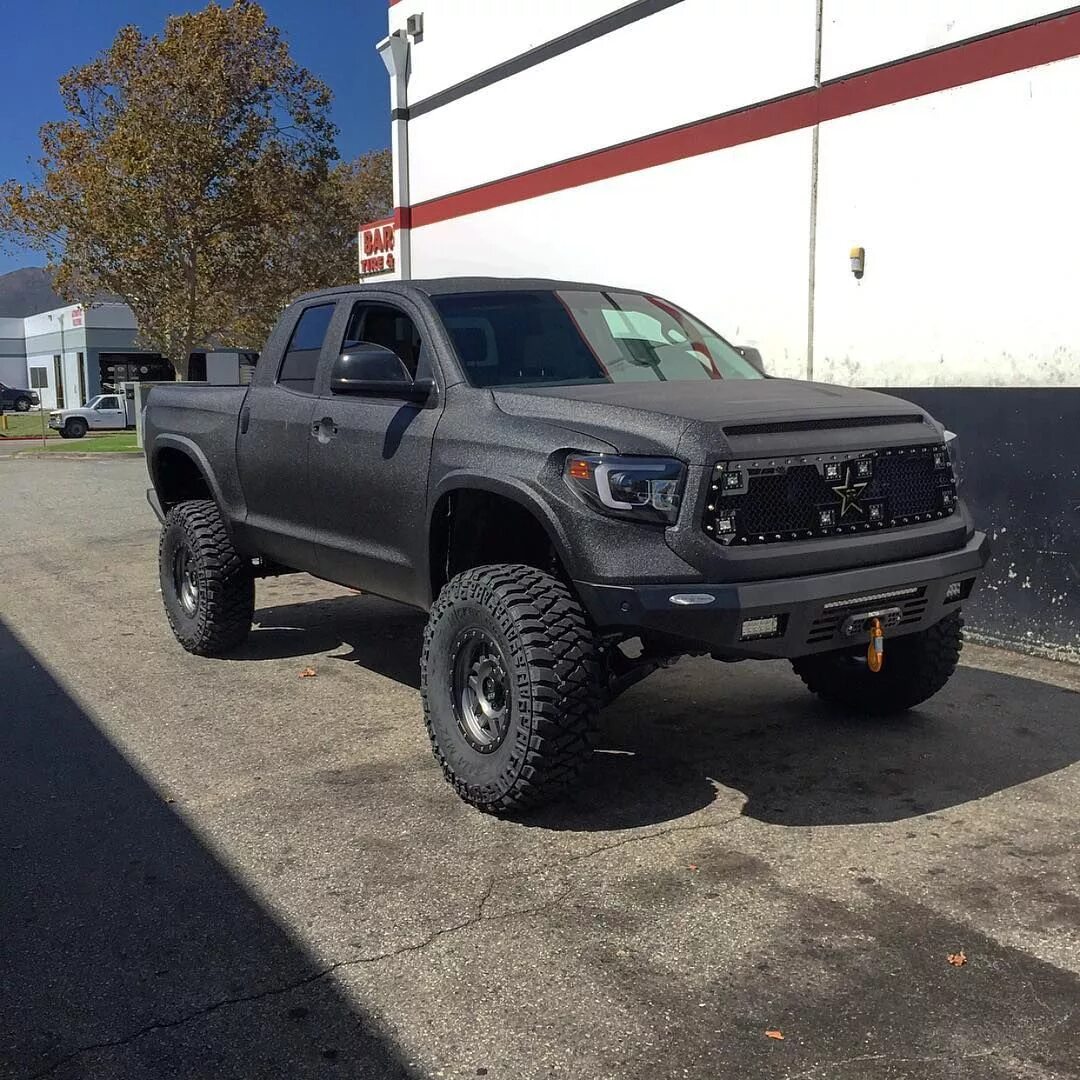 Тойота тундра. Toyota Tundra Lift. Toyota Tacoma и Tundra. Тойота тундра дорожный просвет.