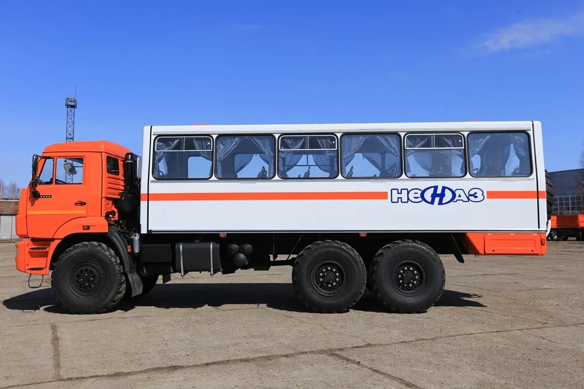 Вахтовый автобус НЕФАЗ-4208-011 КАМАЗ 5350-42 (Евро-5), 22 места - купить от про