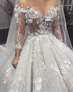 Свадебное платье пышное с кружевом