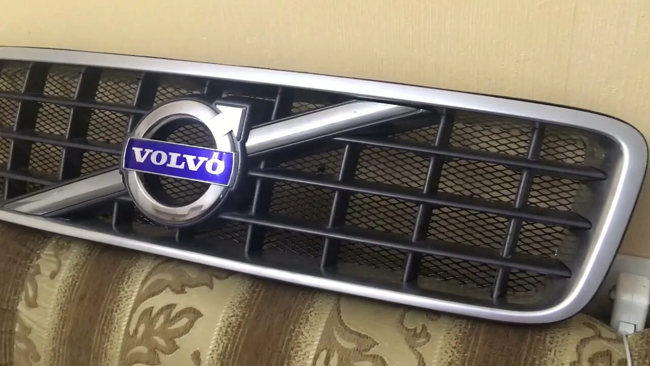 Как снять решетку радиатора хс90 Сетка в решетку радиатора Volvo XC70 III, 2,4 л, 2012 года аксессуары DRIVE2