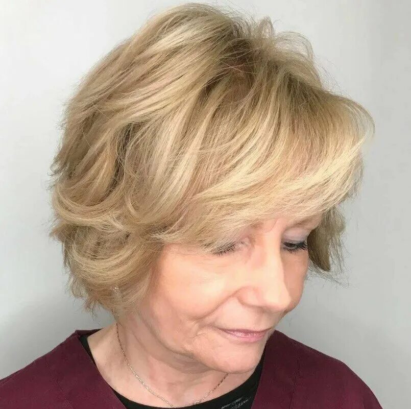 Стрижка без укладки для женщин 60. Короткая стрижка для женщин после 50 лет. Стрижка боб каскад после 60 лет для женщин. Короткие стрижки для женщин 60 лет. Стрижка пикси-боб на короткие волосы 60 лет.