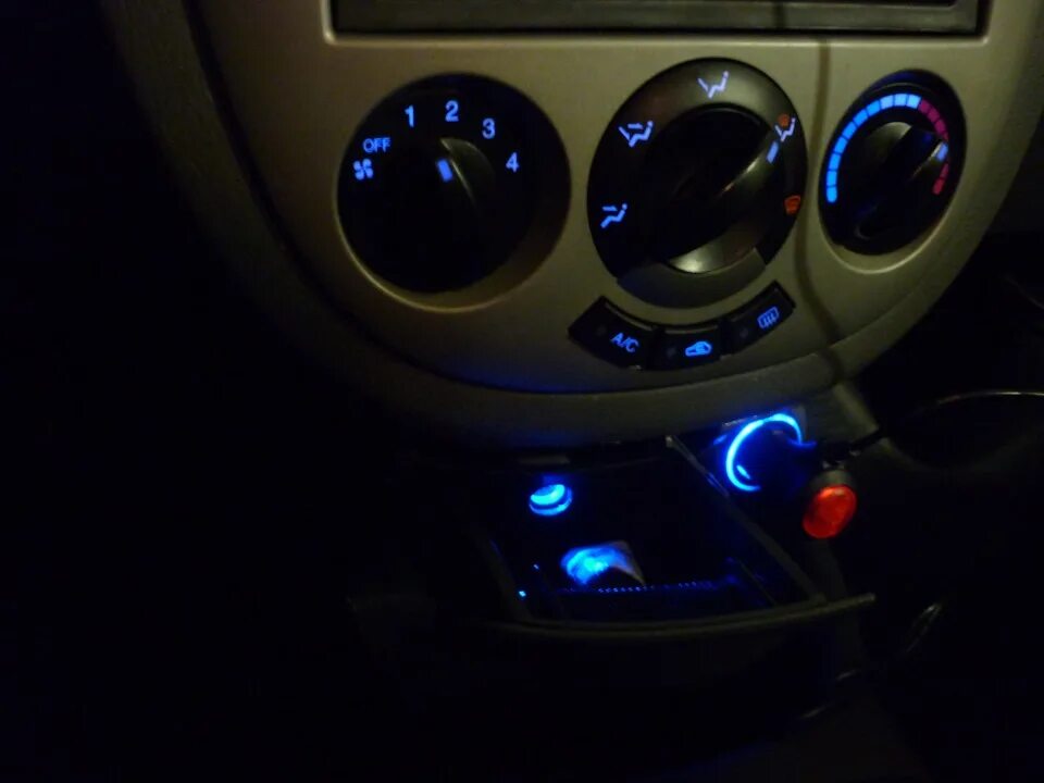 Приборка шевроле лачетти. Подсветка ног lacetti. Пересвет приборной панели lacetti. Подсветка приборов chevrolet lacetti. Подсветка консоли шевроле лачетти.