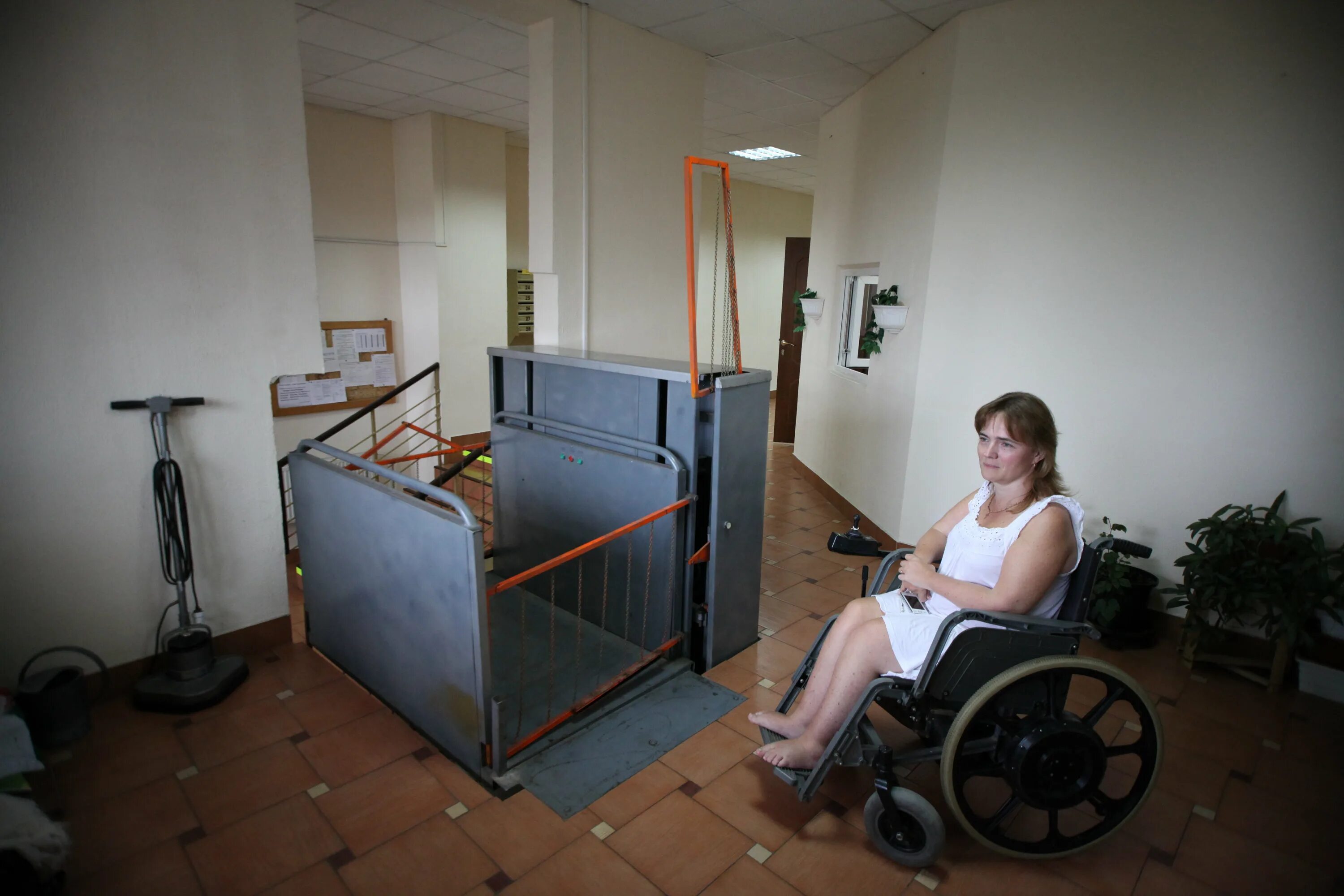 Покупка жилья инвалидам. Комната для инвалидов. Оборудовать квартиру для инвалида. Спальня для инвалида колясочника. Комната для инвалида колясочника.