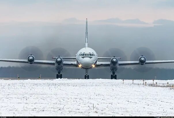 Вкс 18. Ил 18 75713. Ил-18 пассажирский. Ил-18 ra-75713. Вкс 18.