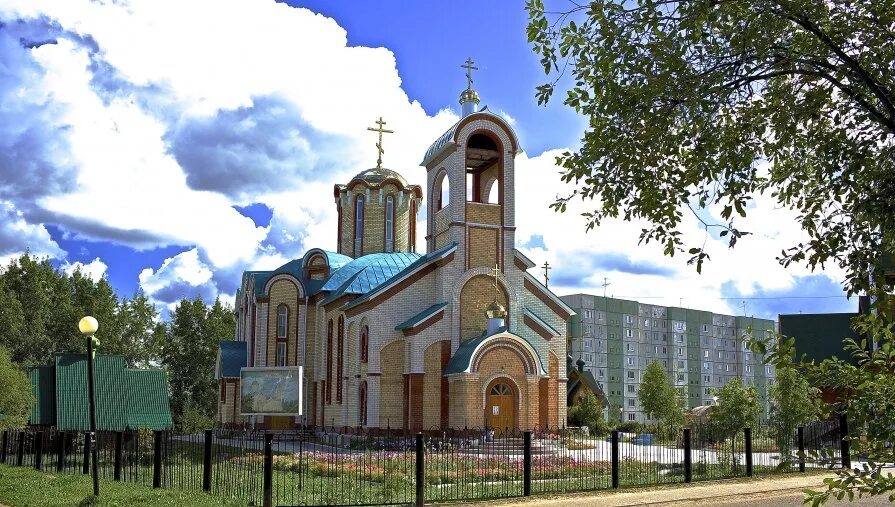 Церкви города сыктывкара. Кочпонская церковь сыктывкар. Зеленец сыктывкар. Свято-преображенский храм сыктывкар. Храм благовещения пресвятой богородицы эжва.