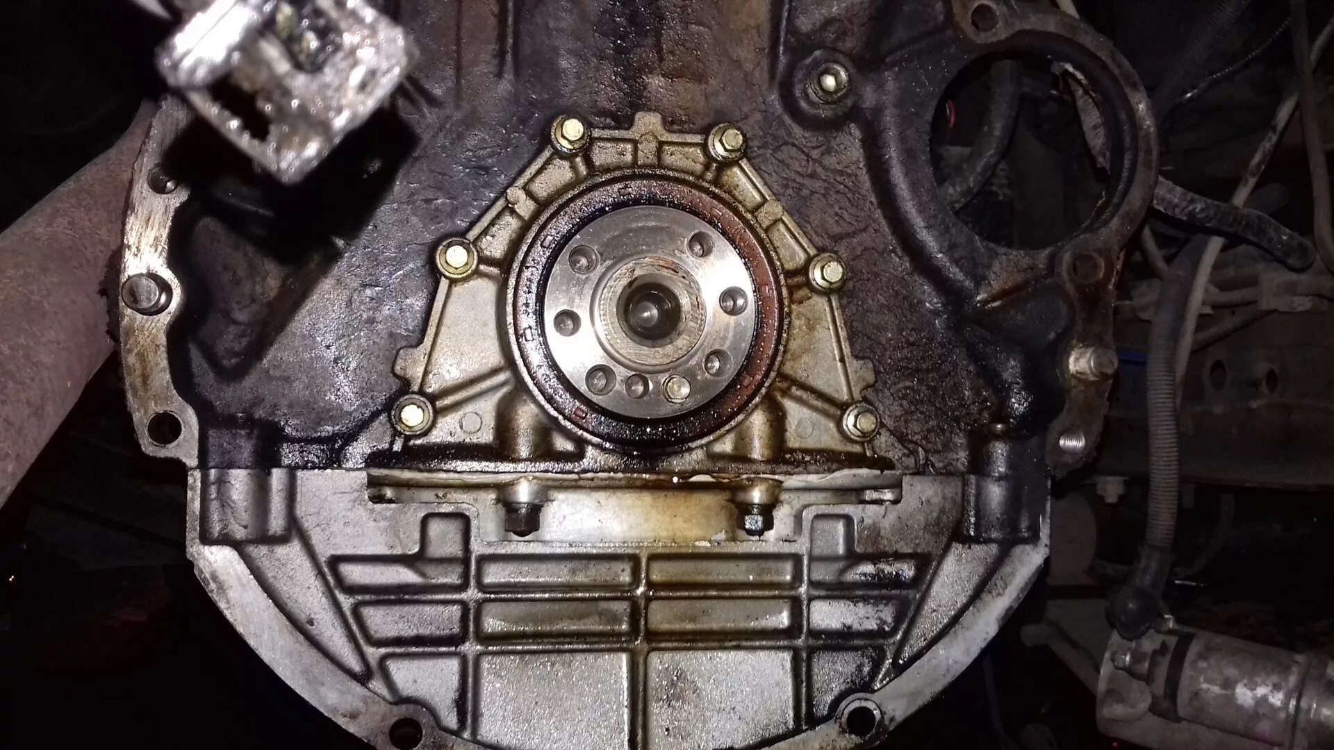 Замена заднего сальника коленвала - Volkswagen Jetta VI, 1,6 л, 2014 года запчас