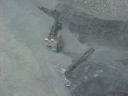 Обрушение раздробленных скальных пород естественных склонов откосов