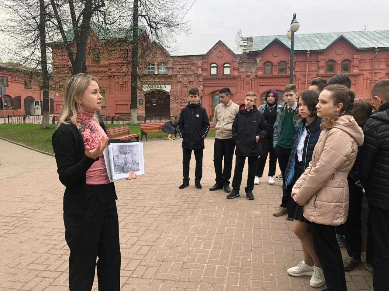 Директор музея чайковского в клину. Экскурсии в клину. Дом-музей гайдара в клину. Экскурсии в клину. Сестрорецкий парк.