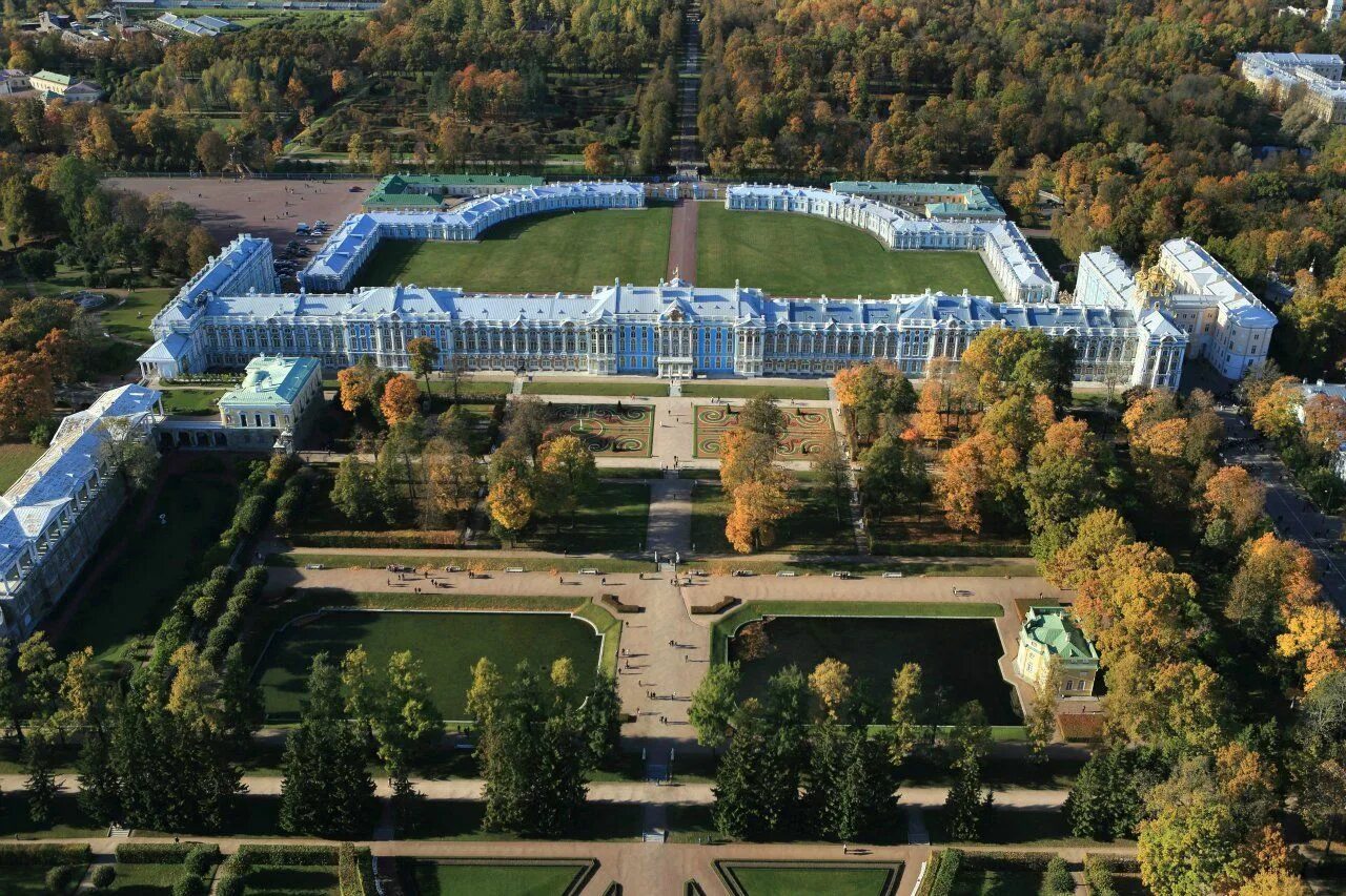 Расположенном в городе санкт