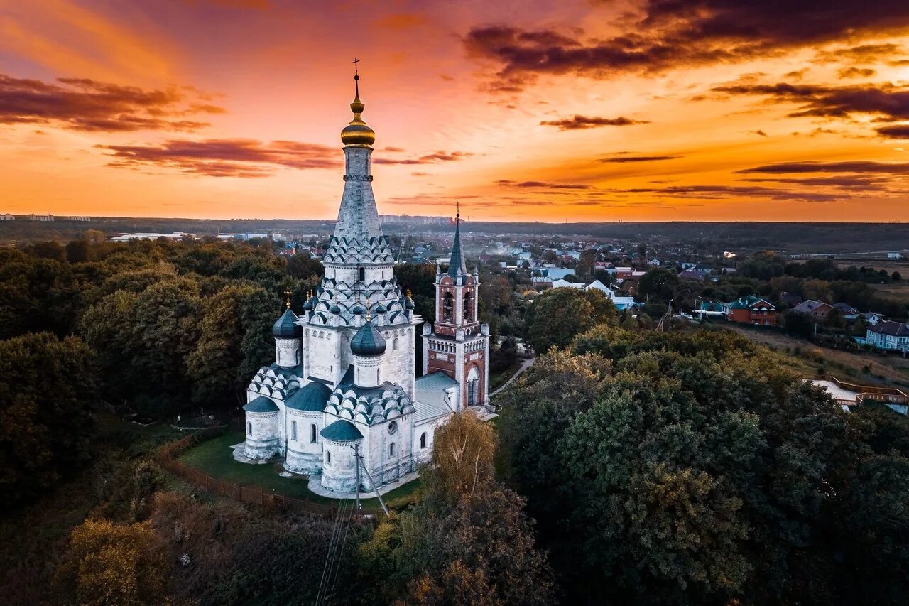 Храм преображения господня в жуковском. Храм в селе остров московской области. церковь преображения в селе остров под москвой. православные храмы на острове хортица. храм преображения господня остров 2025.