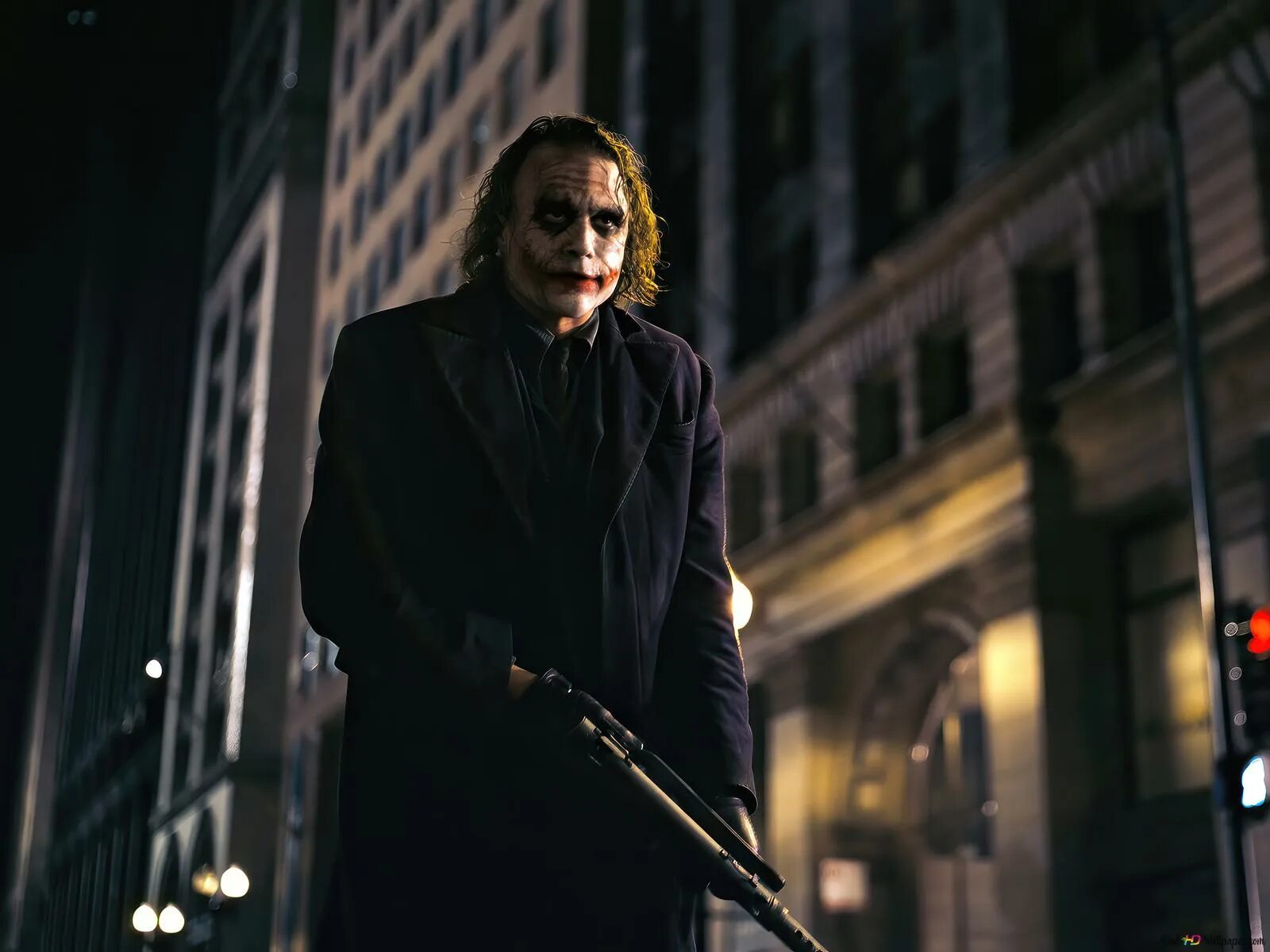 Бэтмен с леджером. Бэтмен с леджером. Темный рыцарь фильм 2008 кристиан бейл. Бэтмен с леджером. Джокер кристофера нолана.