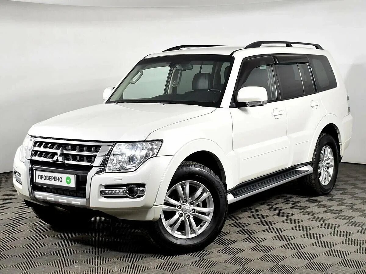 Mitsubishi pajero 2015. Митсубиси Паджеро 2015. Митсубиши Паджеро 2015 год. Митсубиси Паджеро полноприводный.