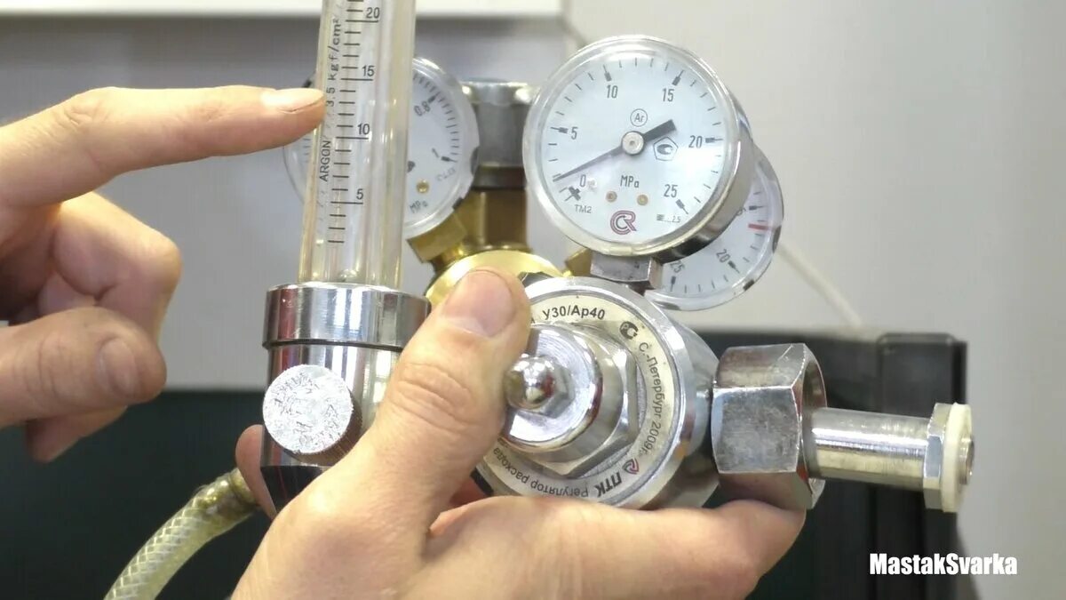 Какое давление должно быть в редукторе. Редуктор расхода газа. разное давление газа в амортизаторе. редуктор давления газа автомобильный. газовый напор.
