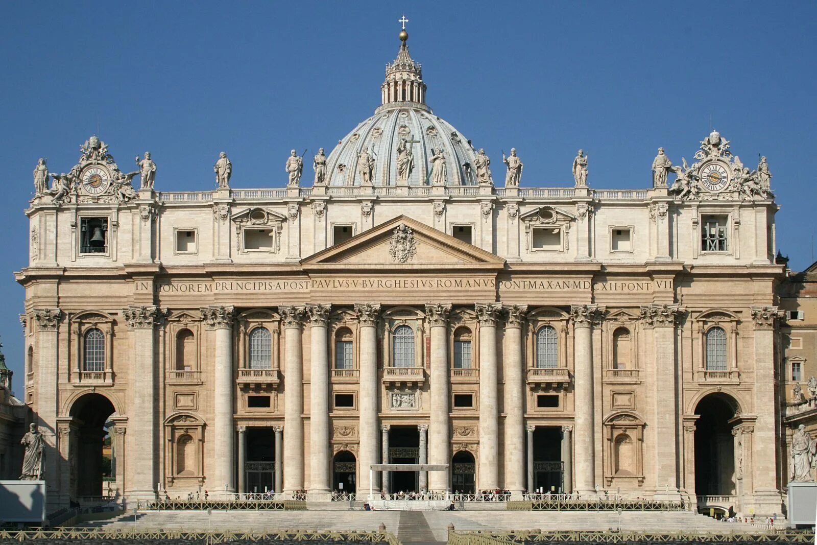 Примеры эпохи возрождения. Базилика Святого Петра в Риме фасад. Фасад собора Карло Мадерна.