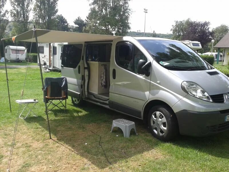 Рено трафик 2.5. Рено трафик 2. Рено трафик 3. Renault Trafic 2.5 МТ, 2010,. Рено трафик 2 поколение кемпинг.