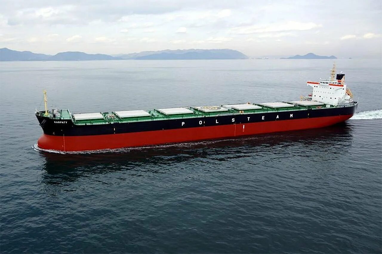Bulk carrier судно. Bulk carrier ( capesize). Балкерное судно. Морские перевозки навалочных грузов. Балкер рудовоз.