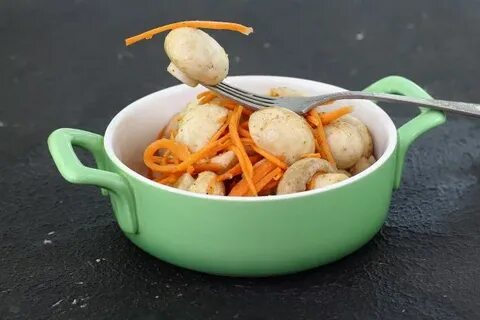 Шампиньоны с морковкой