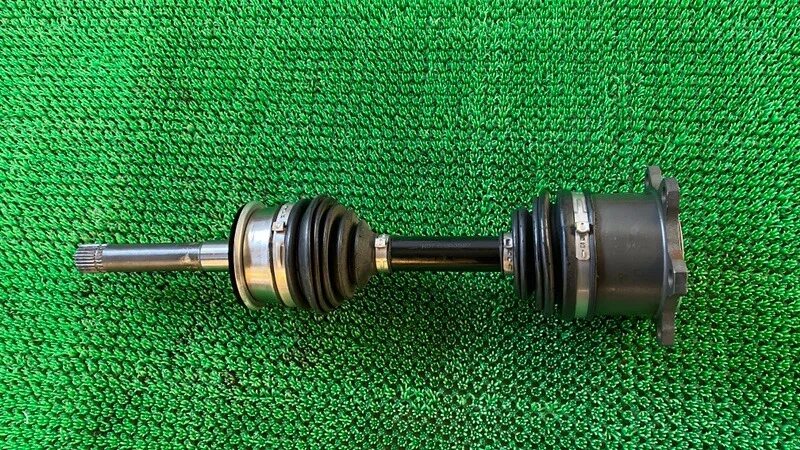 Привод на тойота хайлюкс 2,7 2012г. Вал на привод тойота хайлюкс. Toyota hilux привод передний правый. Привод тойоты хайлюкс. Привод правый хайлюкс.