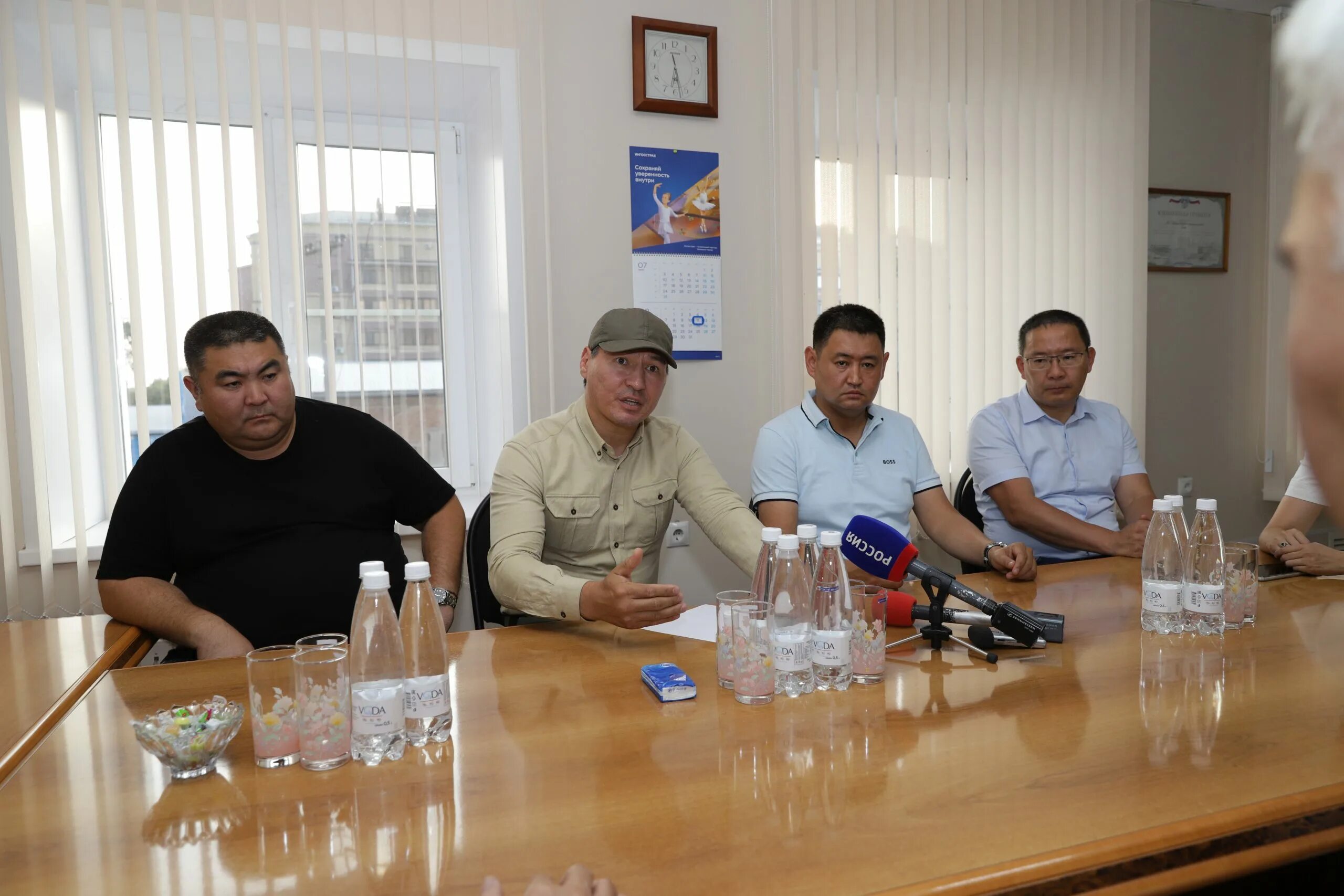 Министр строительства калмыкии. Ситуация в калмыкии. Мирная прокуратура республики калмыкия. Пожарные калмыкии. Жд переезд в 2015 году.