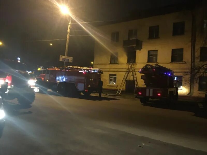 Пожар в санкт-петербурге сейчас в лесопарке. Пожар на лиговском проспекте сейчас в питере. Пожар на московском проспекте сегодня. Пожар на московском проспекте сегодня. Новая голландия спб пожар.