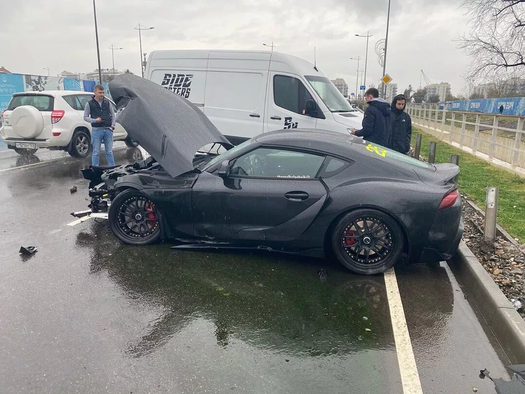 Разбили новую машину. Toyota Supra Разбитая. Тойота Супра 2020 авария. Тойота Супра а70 ДТП. Разбитая Тойота Супра а80.