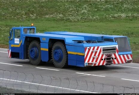 Аэродромный тягач