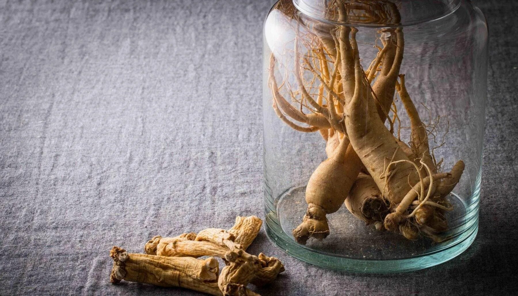 Корни в банке. Имбирь в домашних условиях. Корень солодки (licorice roots). Корешок в банке. Имбирь маринованный.