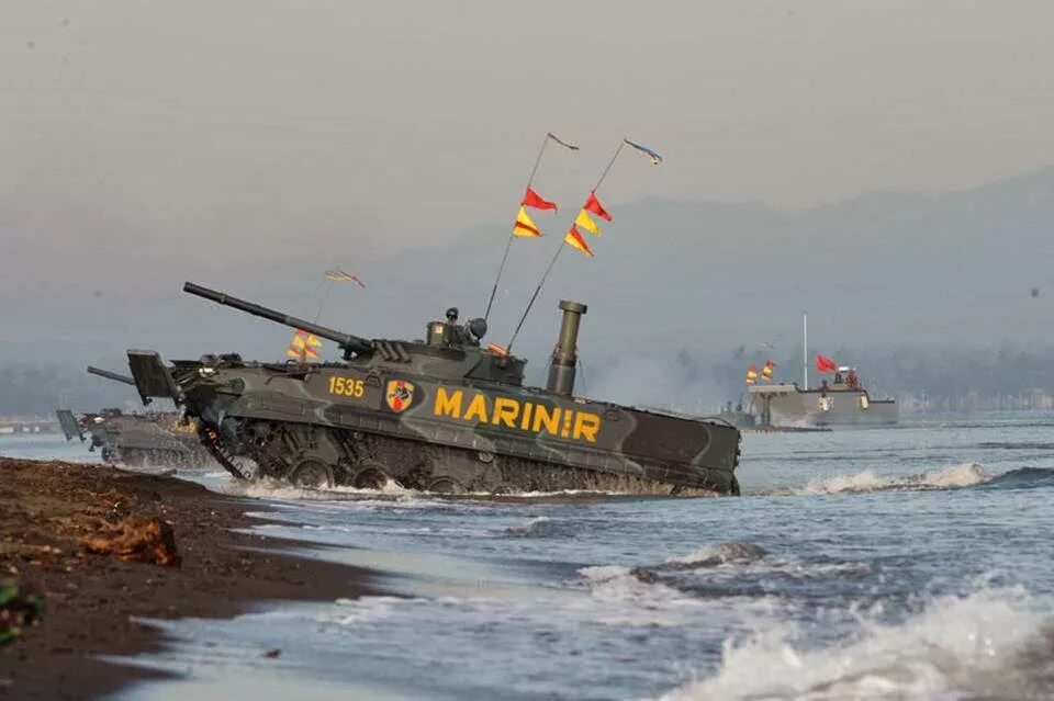 экспедиционная боевая машина сша (efv). бтр-80 на плаву. бтр aav-7a1. бмп-3 с 100 мм. бмп 2 морской пехоты россии.