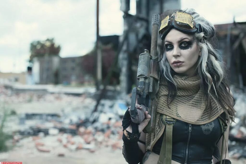 Wasteland girl. Постапокалиптический фестиваль wasteland weekend. Постапокалипсис косплей. Постапокалипсис зима. Макияж в стиле безумный макс.