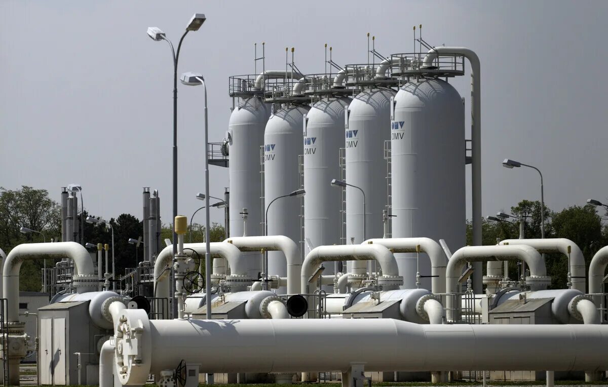 Трубопровод северный поток. Баумгартен газовый хаб. Улица газопровод. Поставки газа в молдову. Газовая станция.