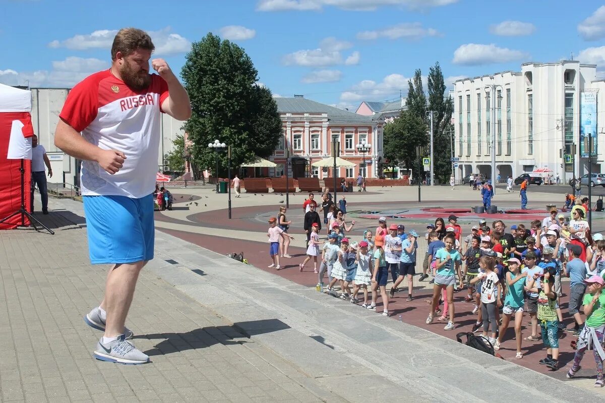 Зарядка с чемпионом во Владимире. Зарядка с чемпионом Москва. Акция зарядка. Зарядка с чемпионом