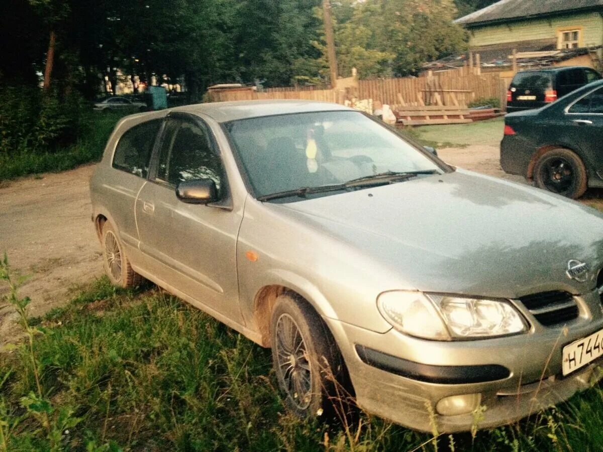 Nissan Almera II (n16) 2001. Ниссан Альмера 2001 хэтчбек. Ниссан Альмера 2001 год хэтчбек. Альмера n16 серебристая.