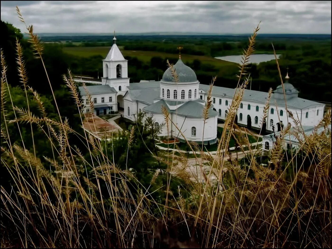 Свято-Успенский Дивногорский монастырь. Свято Успенский Дивногорский монастырь Воронежской области. Успенский Дивногорский пещерный монастырь. Дивногорского Успенского монастыря. Мужской монастырь воронежская область