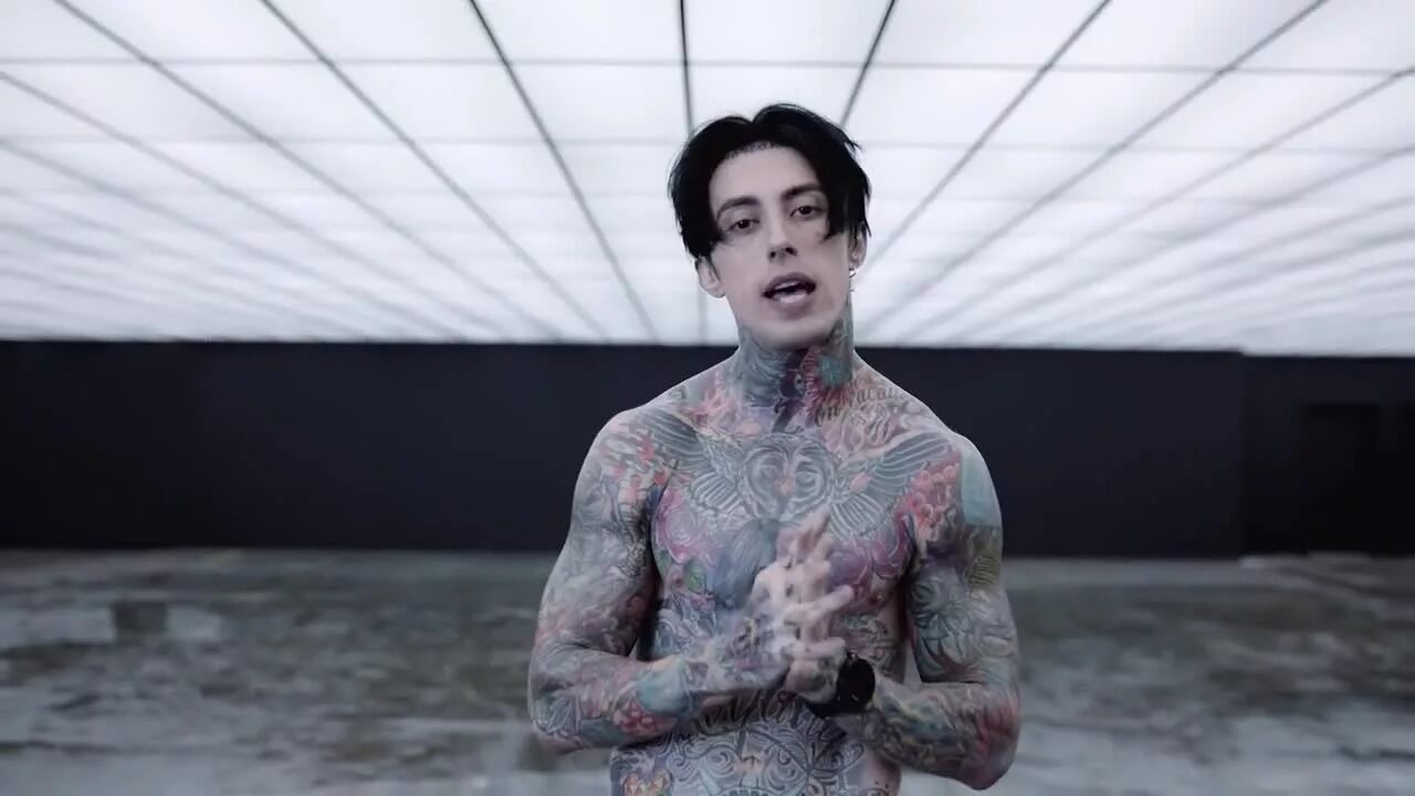 Falling monsters. Ронни радке 2018. falling in reverse ронни радке. группа falling in reverse. ронни радке 2025.