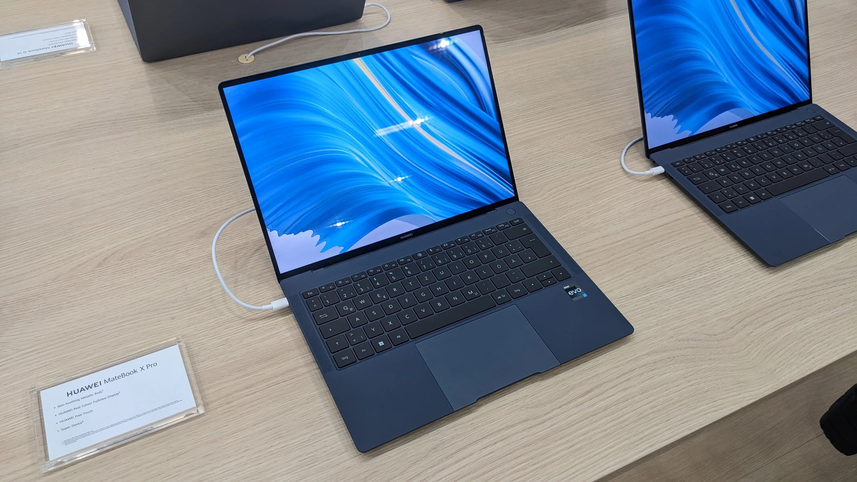 Huawei matebook pro 2025. Ноутбук хуавей 2025. huawei matebook e go 2025. huawei matebook x и huawei matebook x pro. ноутбуки huawei matebook вебкамера.