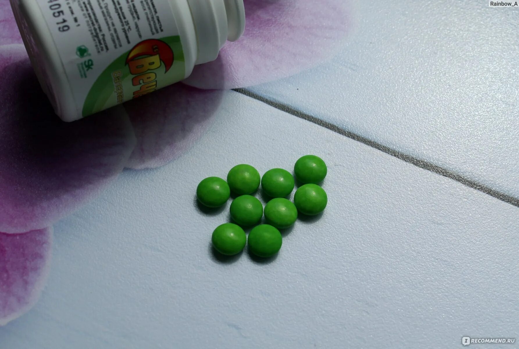 Маленькие зеленые таблетки. Зеленые успокаивающие таблетки. Маленькие зеленые таблетки успокоительные. Маленькие зелёные талетки. Зелена успокоительное