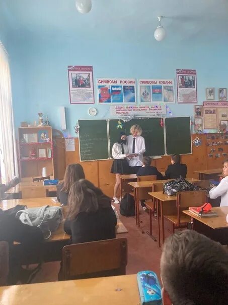 Школа 4 тихорецк. Школа интернат пушкино. Школа 3 тихорецк. Школа 4 тихорецк. Вынос флага на линейке в школе.