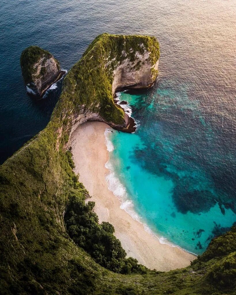 Остров Нуса-Пенида, Индонезия. Нуса Пенида Бали. Пляж Нуса Пенида Индонезия. Kelingking Beach Бали.