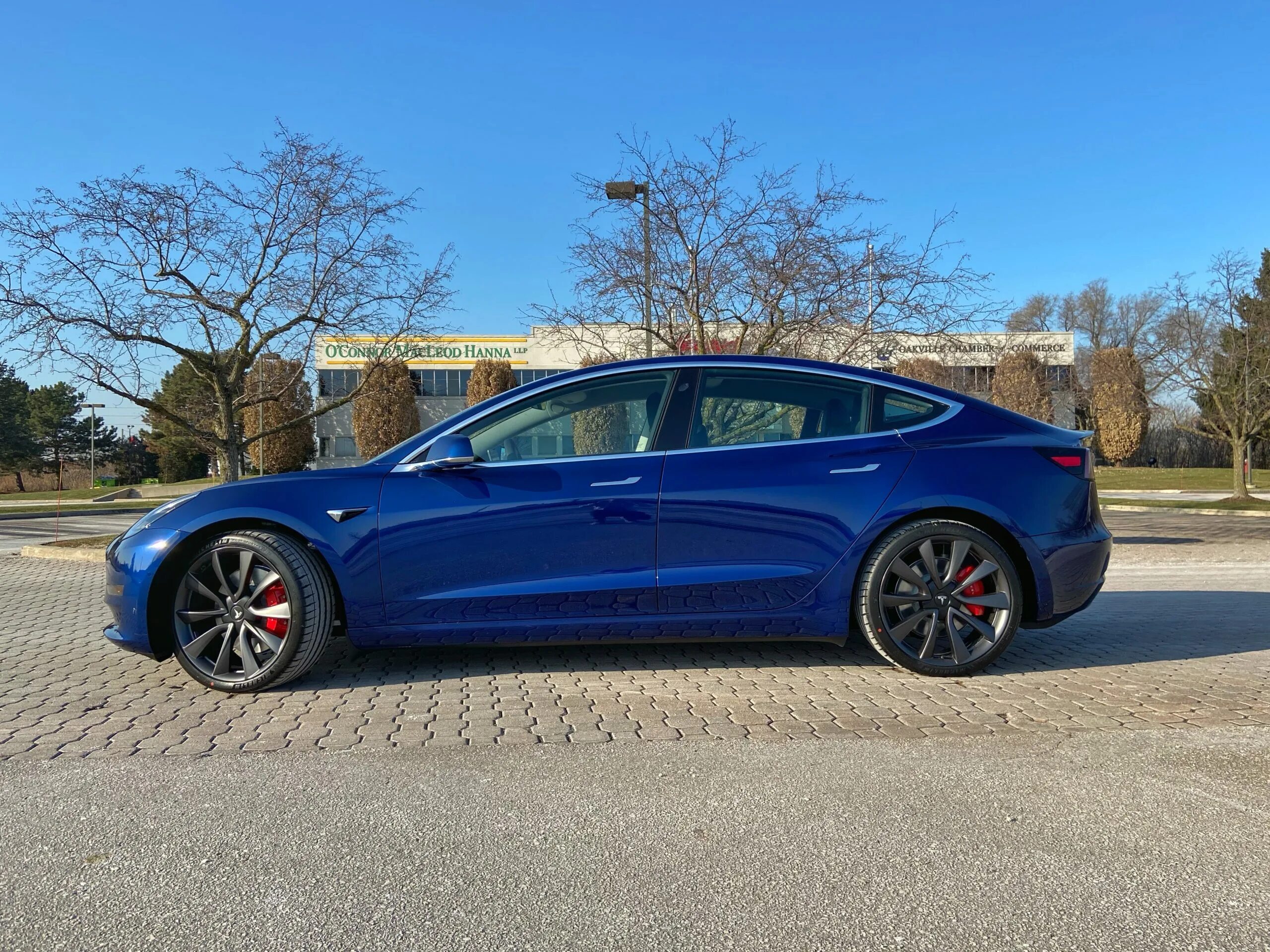 Tesla 3 performance. Тесла 3 перфоманс. tesla model 3 performance 2025. тесла m3 performance r20 blue. tesla model 3 performance 2025.