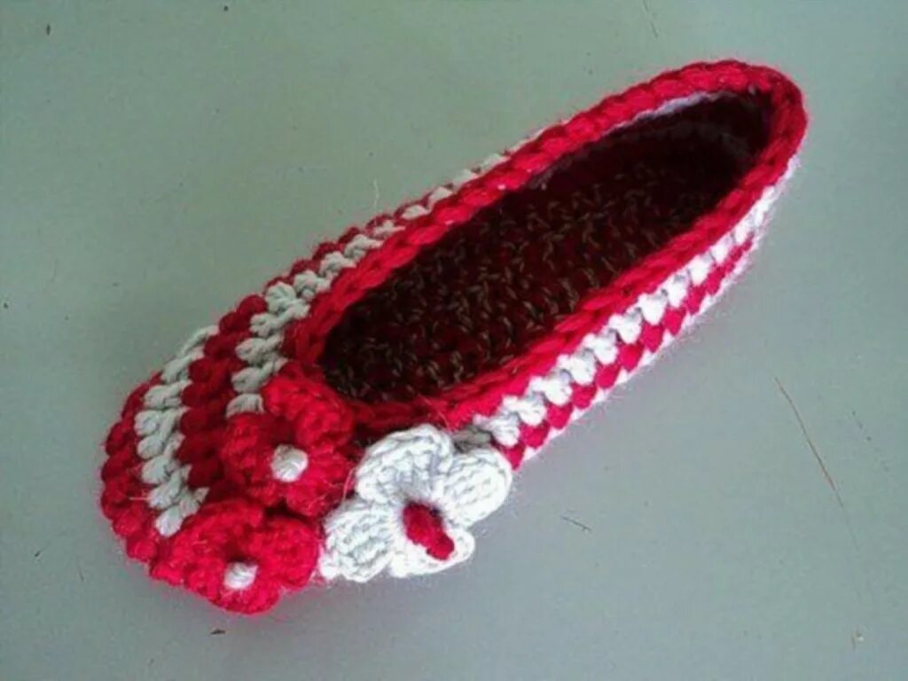Тапочки крючком мастер класс для начинающих. Тапочки крючком. Тапочки крючком мастер класс для начинающих. Вязаные тапочки крючком со схемами простые. Тапочки крючком мастер класс для начинающих.