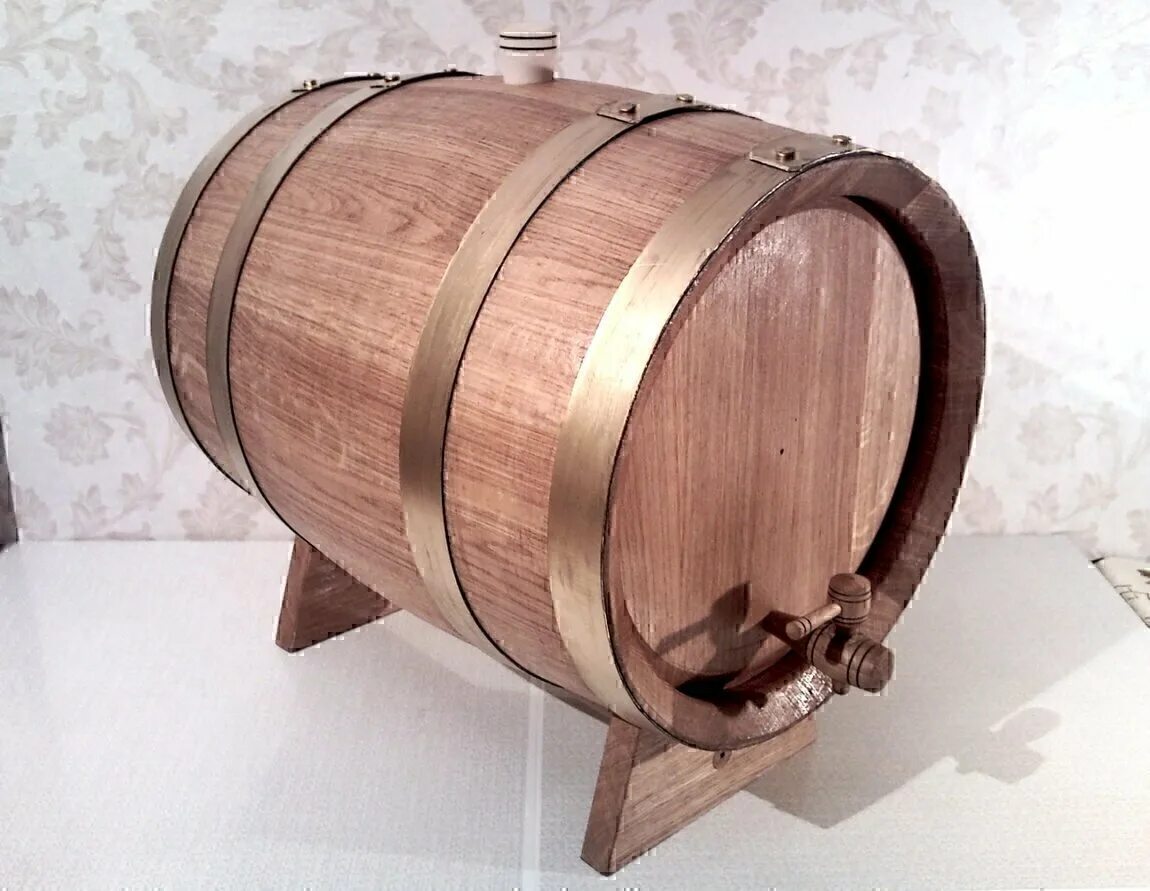 Бочка дубовая сколько раз использовать. Деревянные бочки. Деревянные бочки новогодние. Габариты дубовой бочки 250 литров. Самогон в дубовой бочке технология.